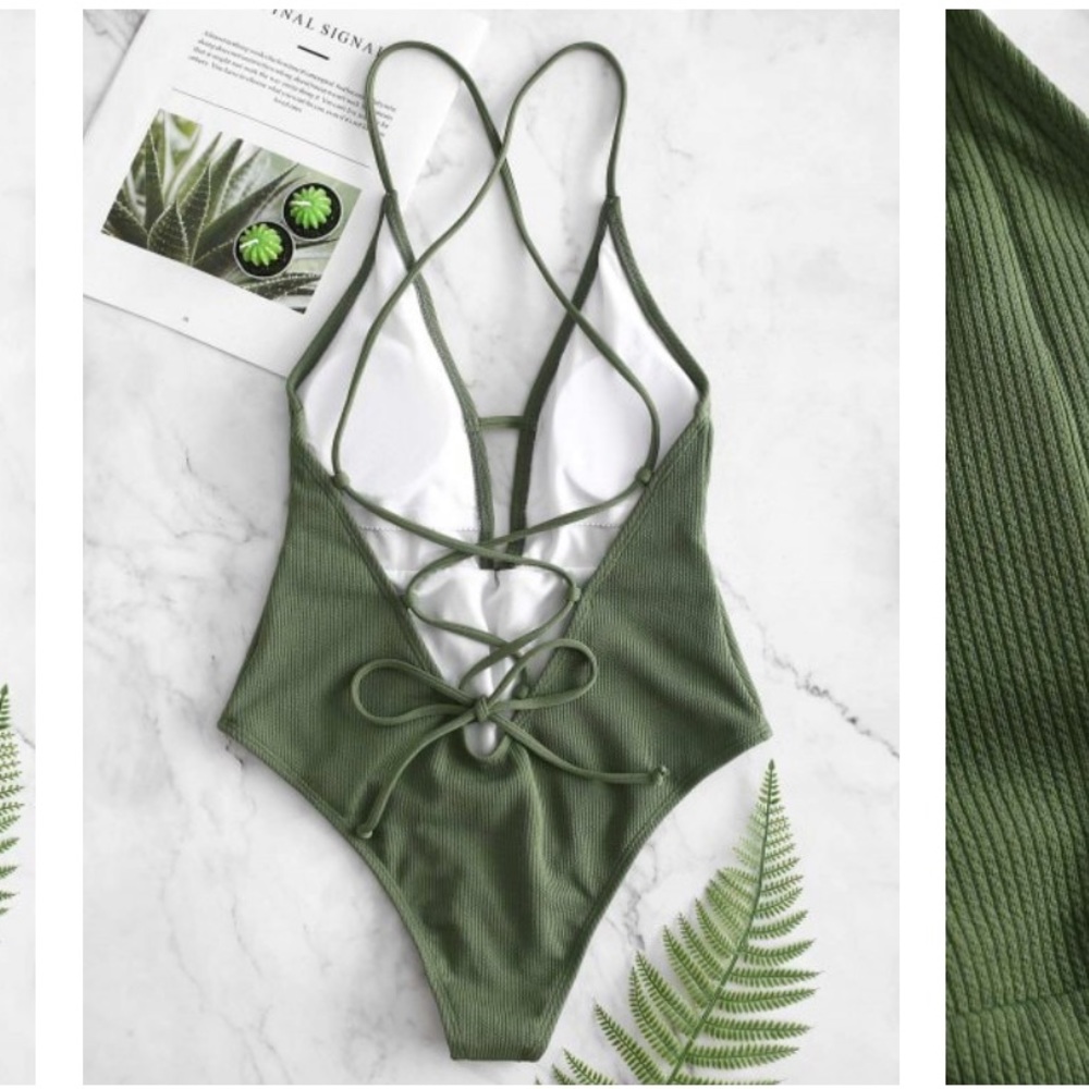 Medium bathing suit